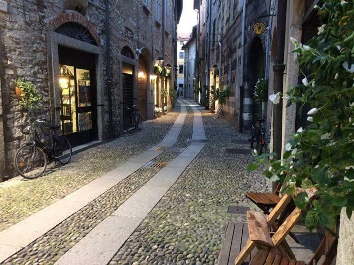 Antica Corte, Bilocale Nel Centro Storico Di Como Exterior foto